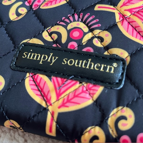 NWT Simply Southern Nylon Quilted Floral Wallet With Wristlet Strap - Black - Picture 2 of 7